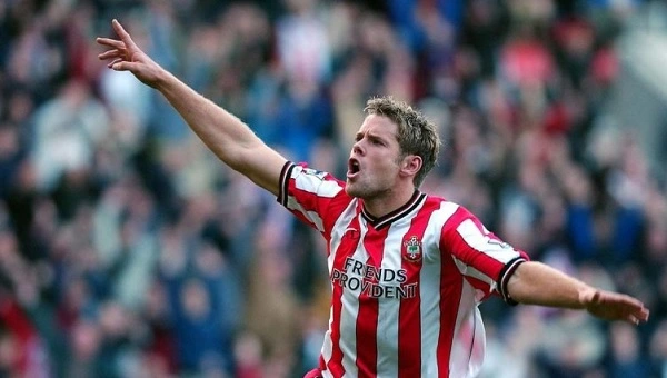 James Beattie đã giành được danh hiệu Cầu thủ xuất sắc nhất mùa giải của CLB khi anh vừa gia nhập Southampton
