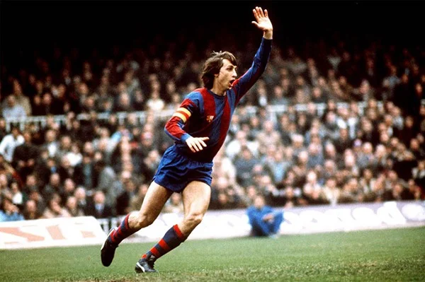 Huyền thoại Johan Cruyff từng nằm trong đội hình xuất sắc nhất Barcelona