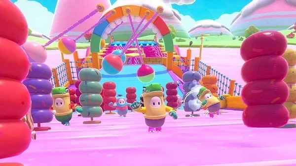 Gameplay của Fall Guys: Ultimate Knockout là một cuộc đua và thách thức đầy vui nhộn